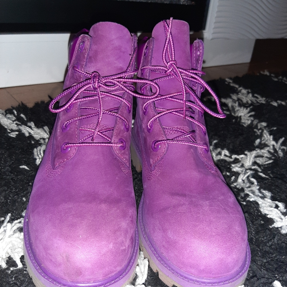 Purple timberlands - Picture 1 of 13